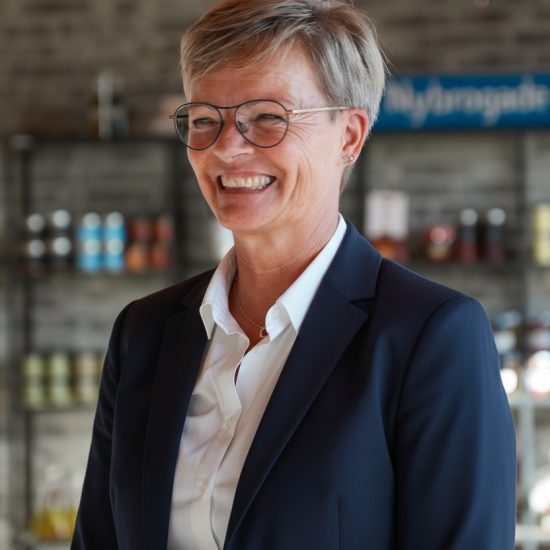 Agata_make_this_picture_more_businees_like_where_the_woman_is_in_a_suit_532539c4-a84f-4140-8e87-4a8ef7187592